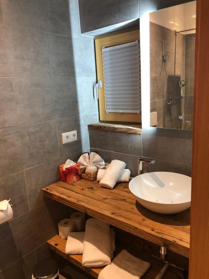 Bootshaus Am Hallstaetter Apartment *